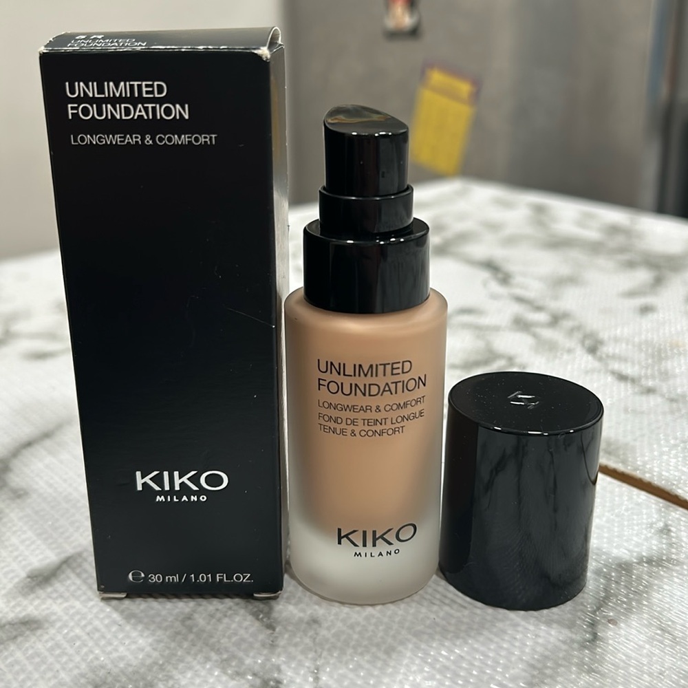 Kiko Unlimited Foundation 5 R 30 ML FULL size NIB